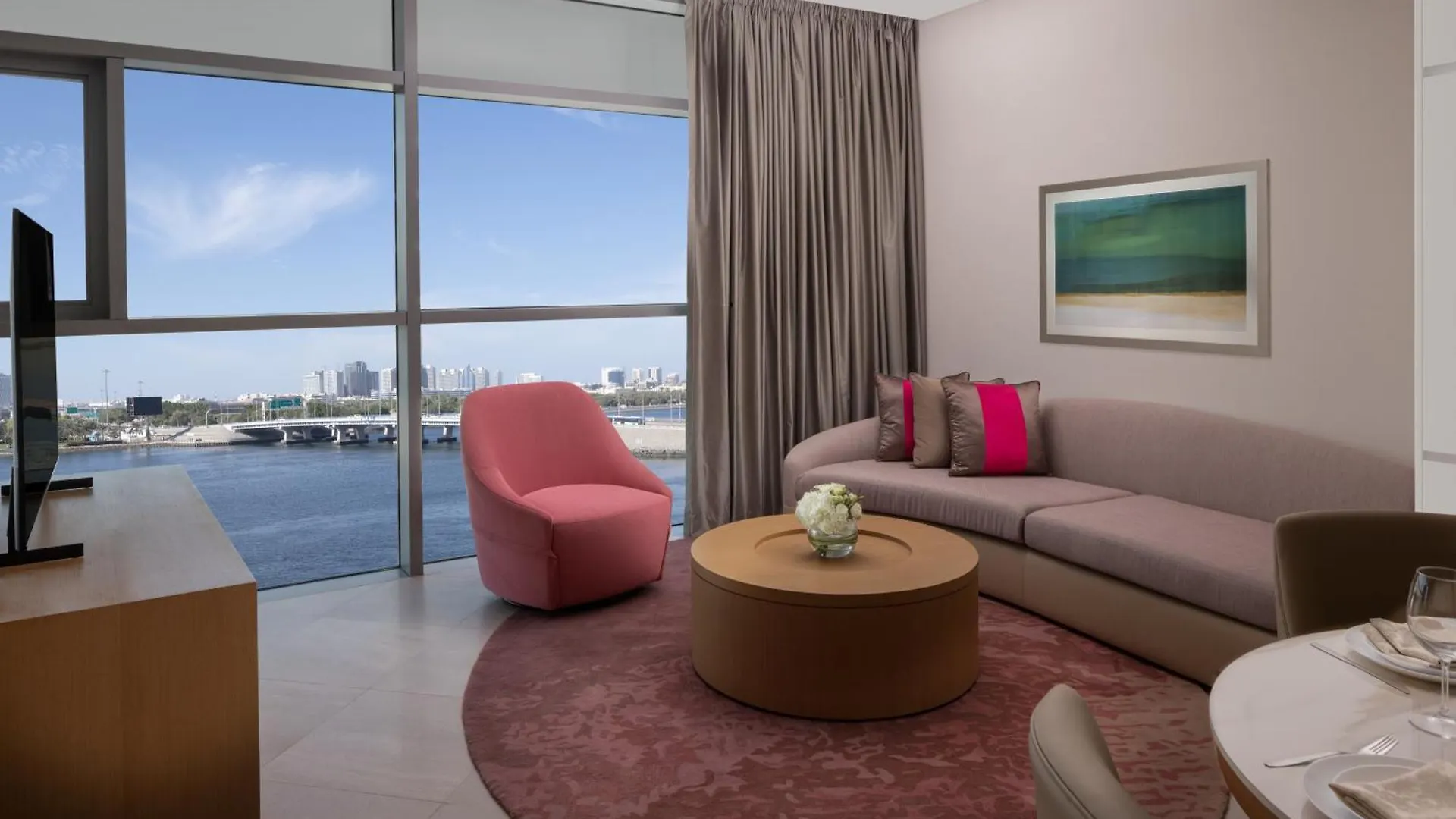 Hilton Dubai Creek Hotel & Residences