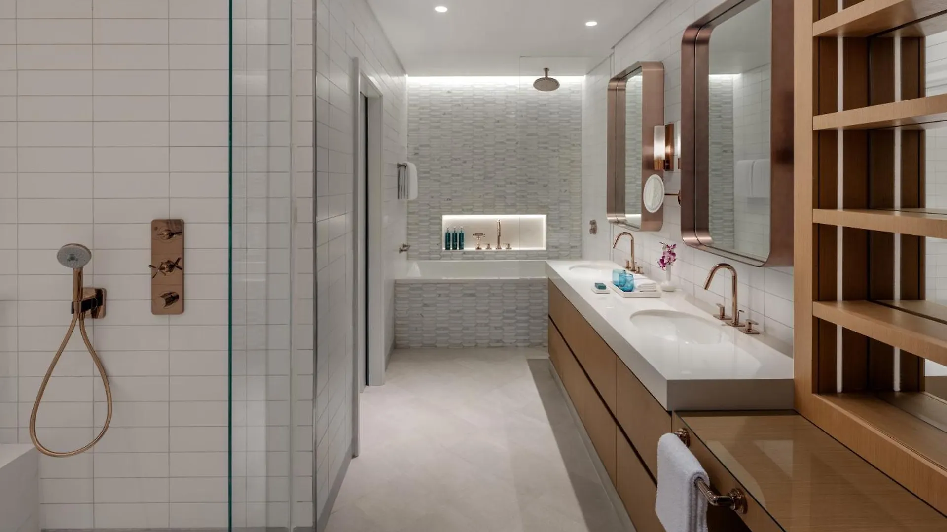 Hilton Dubai Creek Hotel & Residences